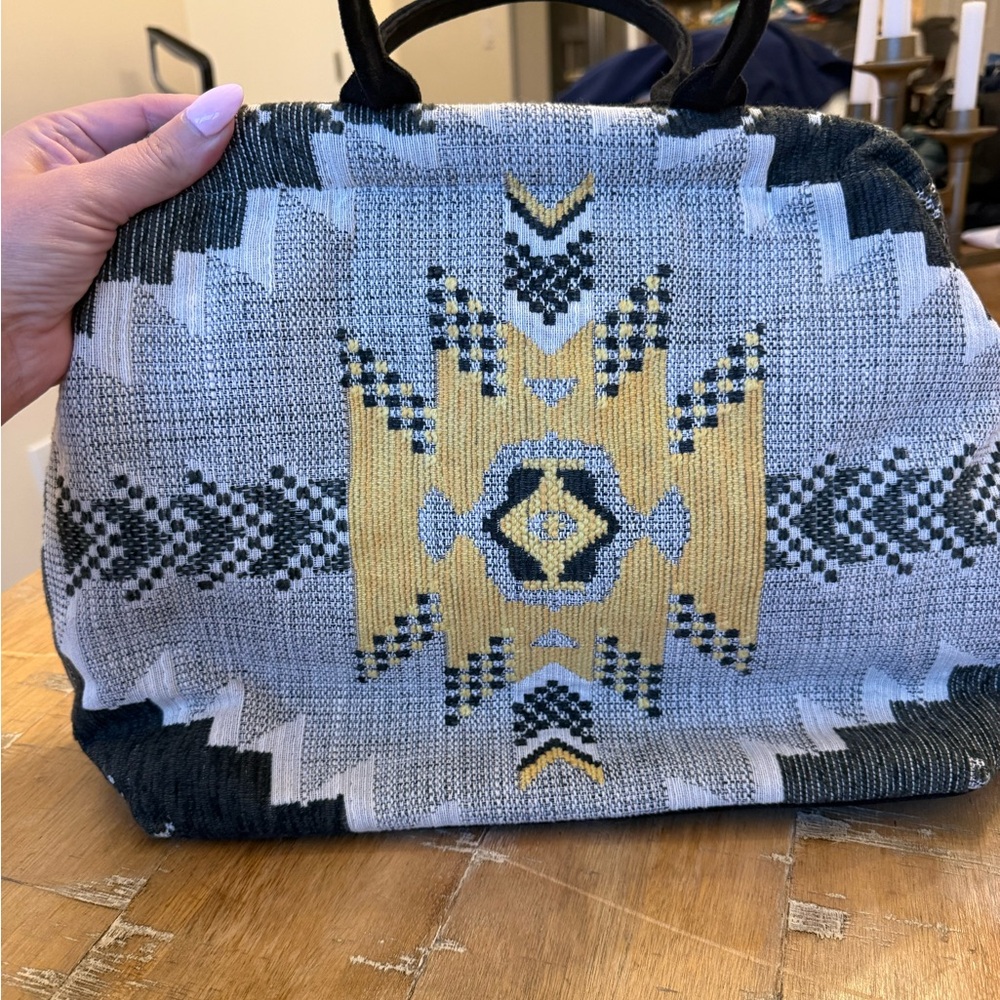 Atenti Tribal-Pattern Shoulder Bag in Yellow, Black & White - made in USA - Picture 4 of 10